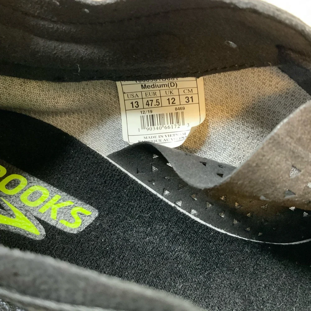 Brooks ELMN8 v5 track spike shoe